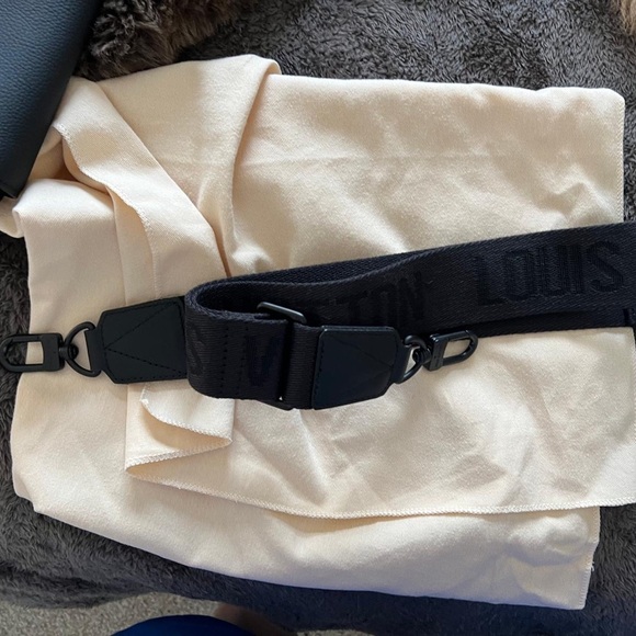 Louis Vuitton take off messenger. Brand new. - Picture 6 of 8